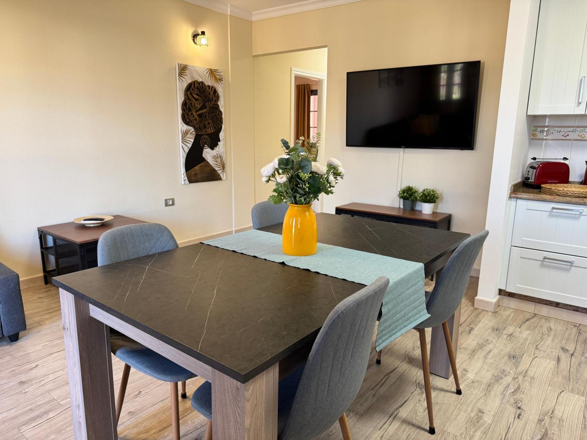 Island Breeze Tenerife Apartment *